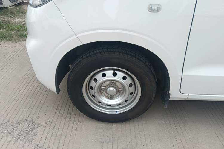 Used Wuling Hongguang V 2022 1.5L Jingqu Edition Electric-Assist LAR Left Front Wheel Hub