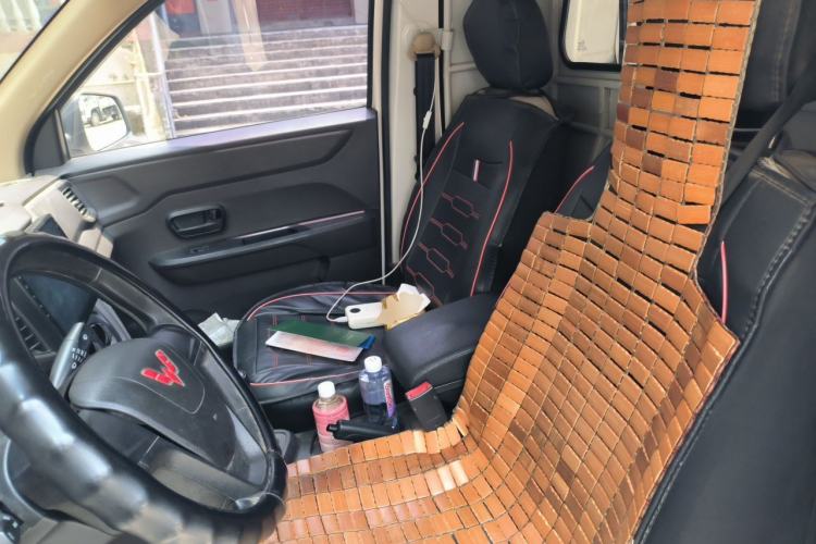 Used Wuling Hongguang V 2022 1.5L Jingqu Edition Enclosed-Window Vehicle with Hydraulic Power Steering LAR Left Rear Seat