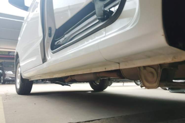 Used Wuling Hongguang V 2022 1.5L Jingqu Version Hydraulic Power Steering LAR Left Side Sill