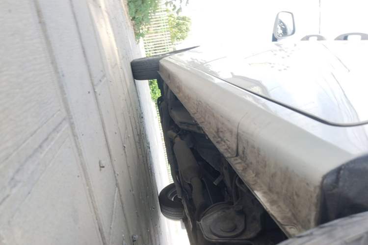 Used Wuling Hongguang V 2022 1.5L Enjoy Edition Electric-Powered LAR Left Side Sill