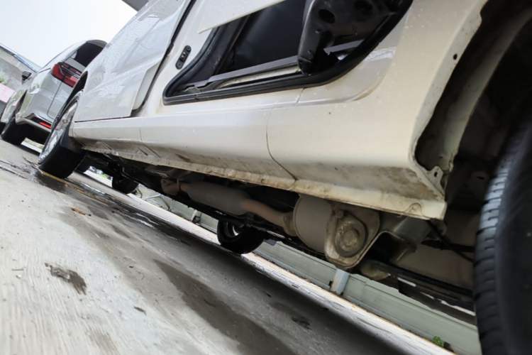Used Wuling Hongguang V 2022 1.5L Enjoy Edition Electric-Powered LAR Left Side Sill