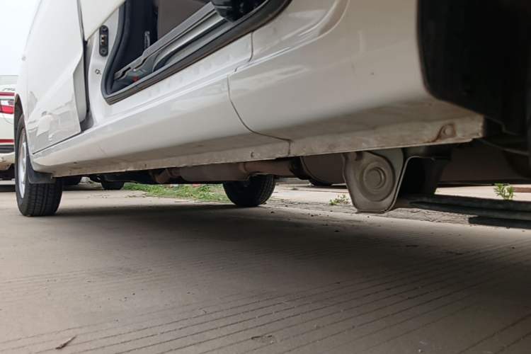 Used Wuling Hongguang V 2022 1.5L Jingqu Edition Electric-Assist LAR Left Side Sill
