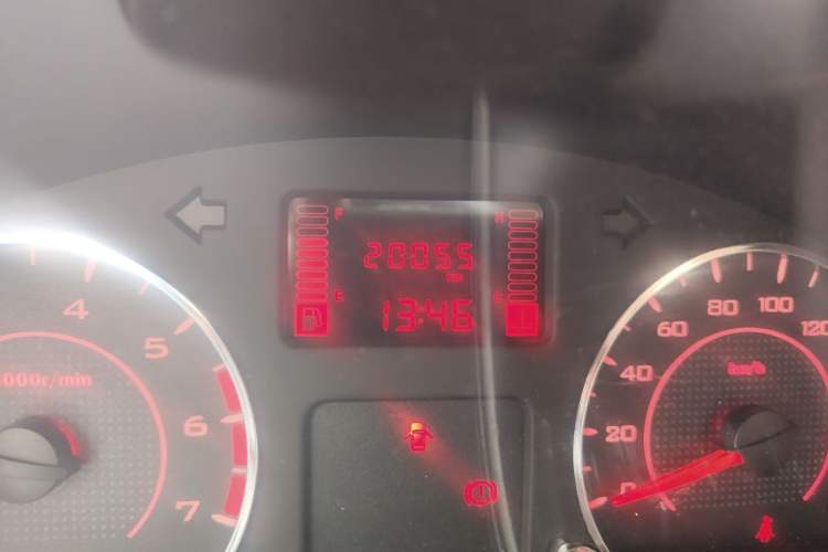 Used Wuling Hongguang V 2022 1.5L Enjoy Edition Hydraulic Power Steering LAR Odometer Close Up