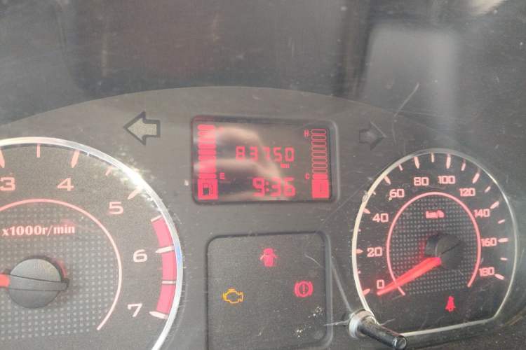 Used Wuling Hongguang V 2022 1.5L Jingqu Edition Electric-Assist LAR Odometer Close Up