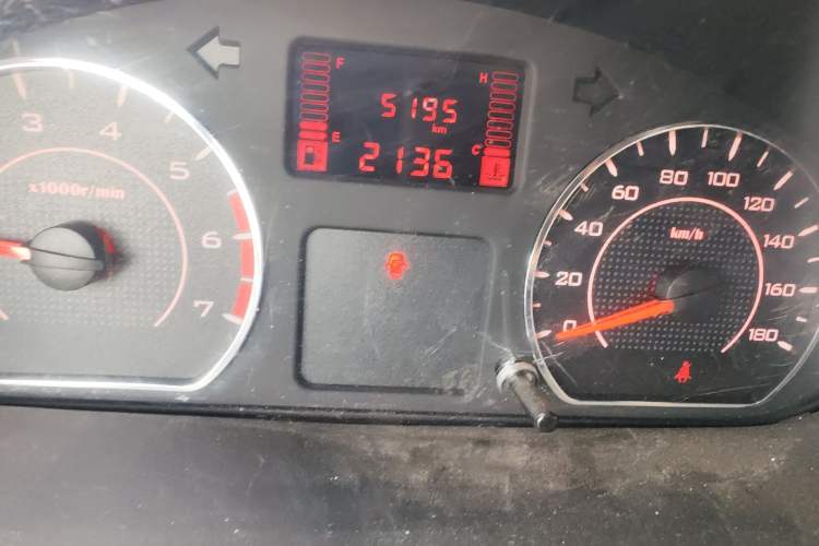 Used Wuling Hongguang V 2022 1.5L Jingqu Edition Electric-Assist LAR Odometer Close Up