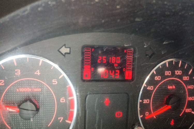 Used Wuling Hongguang V 2022 1.5L Jingqu Version Hydraulic Power Steering LAR Odometer Close Up