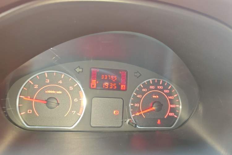 Used Wuling Hongguang V 2022 1.5L Jingqu Edition Electric-Assist LAR Odometer Close Up