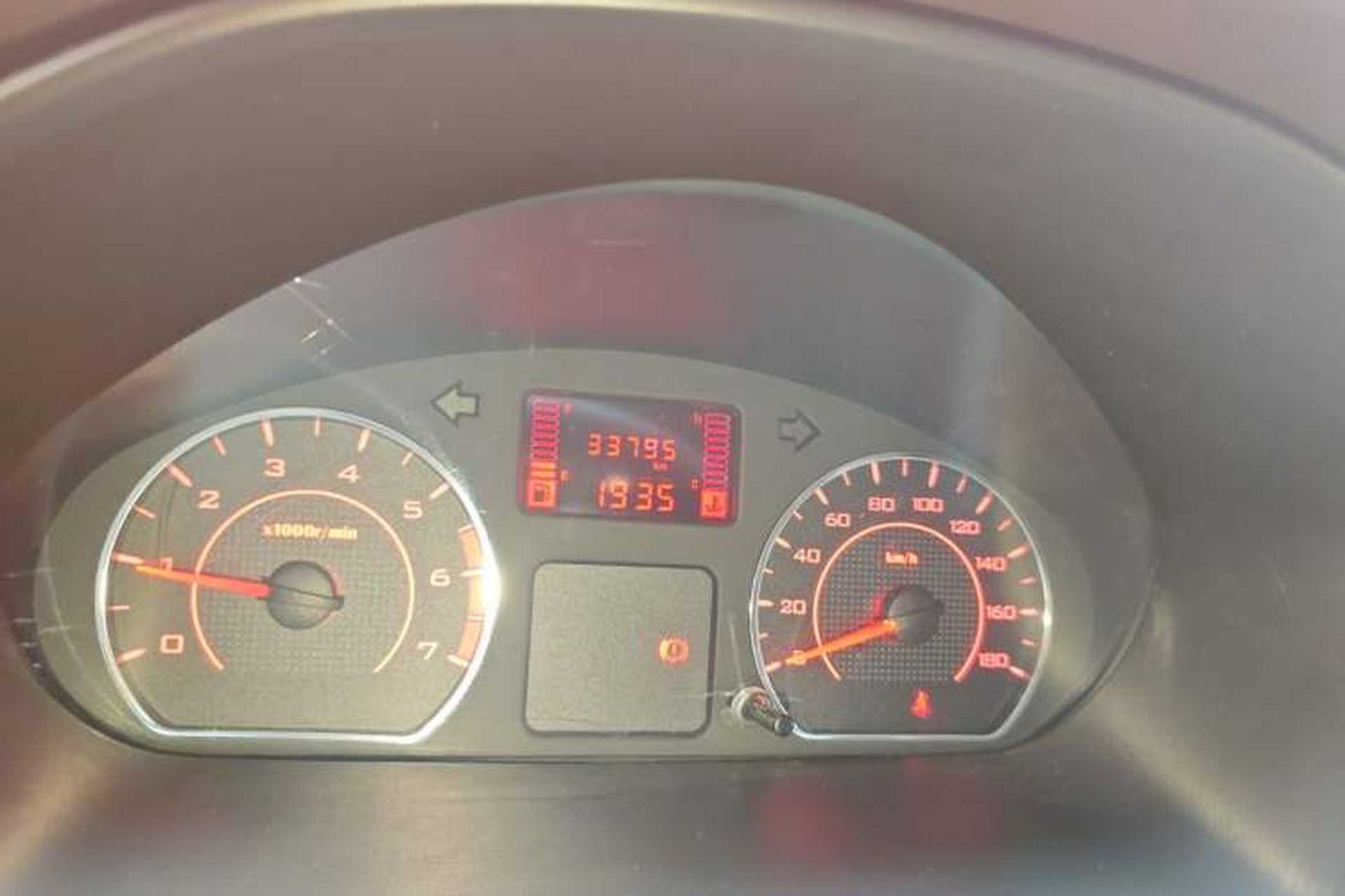 Used Wuling Hongguang V 2022 1.5L Jingqu Edition Electric-Assist LAR Odometer Close Up