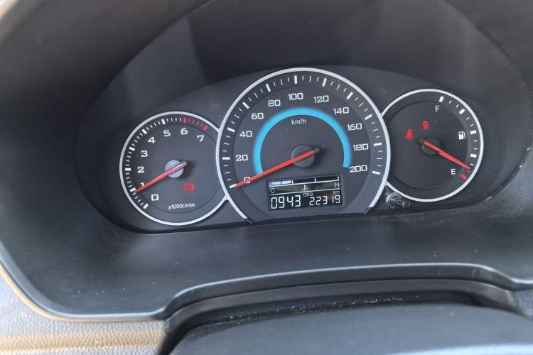 Used Wuling Hongguang V 2022 1.5L Enjoy Edition Hydraulic Power Steering LAR Odometer Close Up