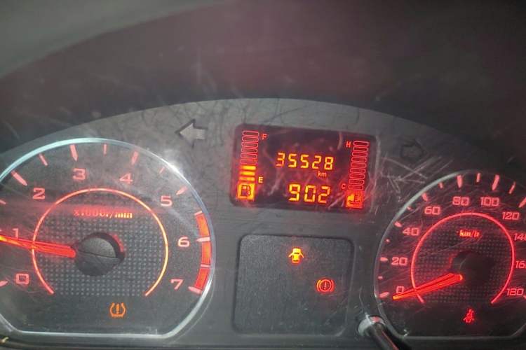 Used Wuling Hongguang V 2022 1.5L Jingqu Edition Electric-Assist LAR Odometer Close Up