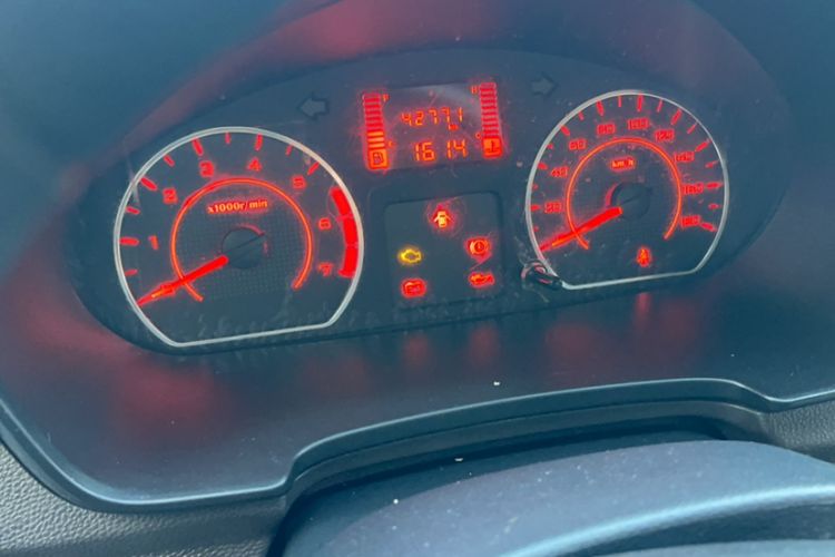 Used Wuling Hongguang V 2022 1.5L Jingqu Version Hydraulic Power Steering LAR Odometer Close Up