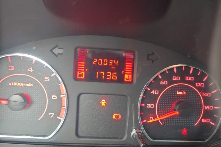Used Wuling Hongguang V 2022 1.5L Jingqu Edition Electric-Assist LAR Odometer Close Up