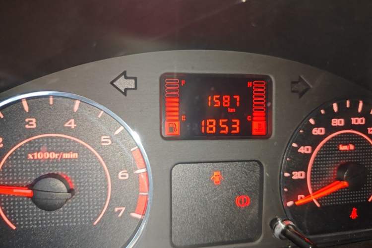 Used Wuling Hongguang V 2022 1.5L Jingqu Edition Electric-Assist LAR Odometer Close Up