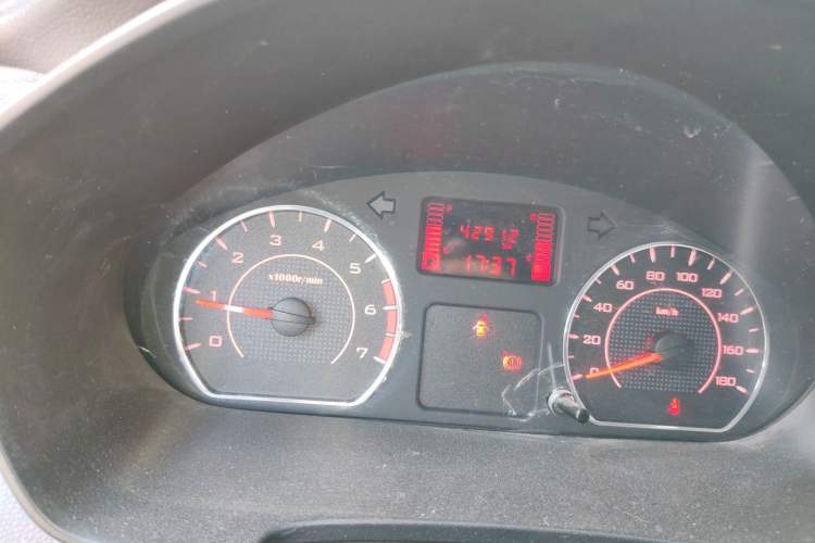Used Wuling Hongguang V 2022 1.5L Jingqu Edition Electric-Assist LAR Odometer Close Up