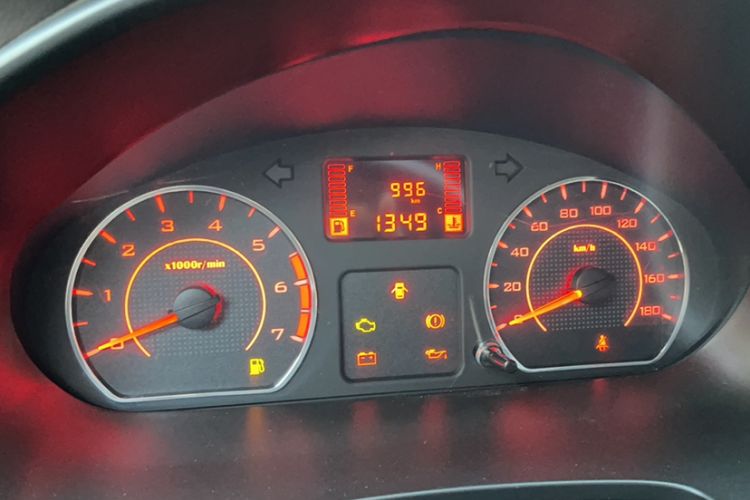 Used Wuling Hongguang V 2022 1.5L Jingqu Edition Electric-Assist LAR Odometer Close Up