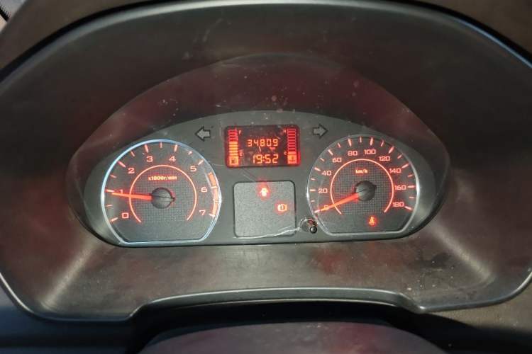Used Wuling Hongguang V 2022 1.5L Jingqu Version Hydraulic Power Steering LAR Odometer Close Up