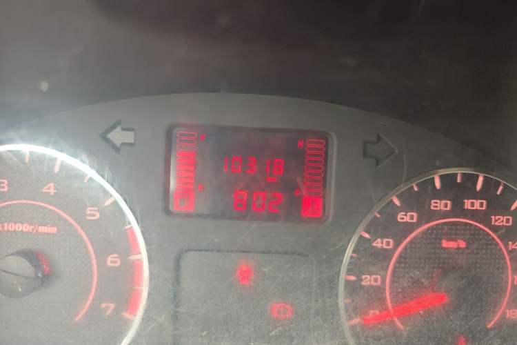 Used Wuling Hongguang V 2022 1.5L Jingqu Edition Electric-Assist LAR Odometer Close Up