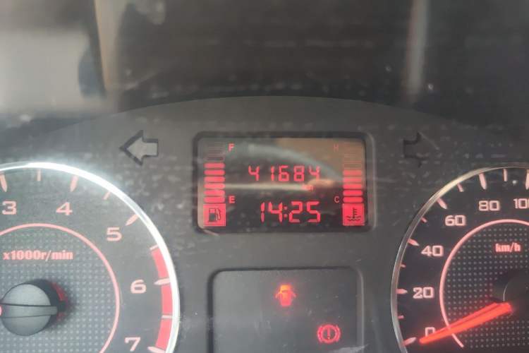 Used Wuling Hongguang V 2022 1.5L Jingqu Edition Electric-Assist LAR Odometer Close Up
