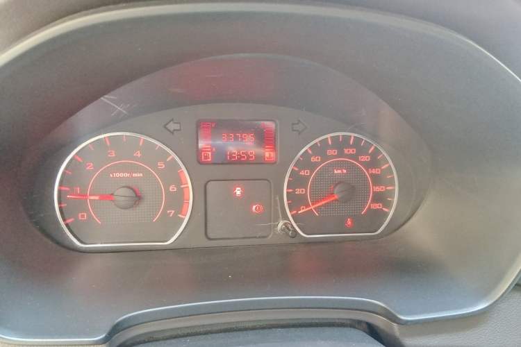 Used Wuling Hongguang V 2022 1.5L Jingqu Edition Electric-Assist LAR Odometer Close Up