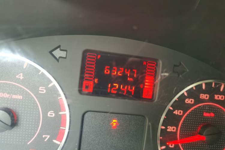 Used Wuling Hongguang V 2022 1.5L Jingqu Version Hydraulic Power Steering LAR Odometer Close Up