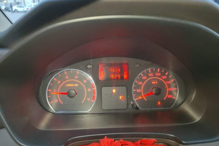 Used Wuling Hongguang V 2022 1.5L Jingqu Edition Electric-Assist LAR Odometer Close Up
