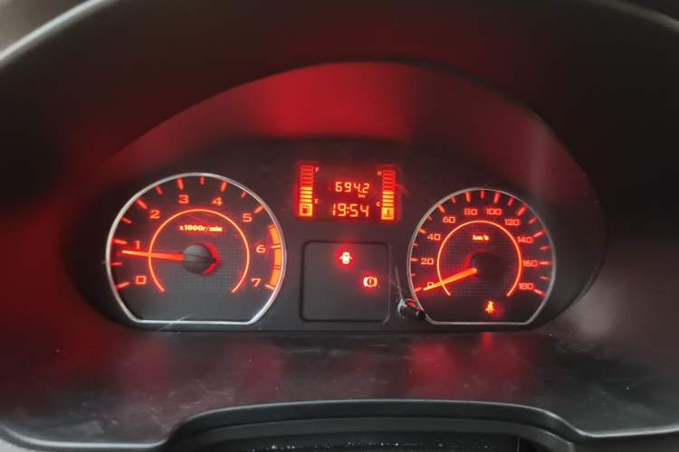Used Wuling Hongguang V 2022 1.5L Jingqu Edition Electric-Assist LAR Odometer Close Up