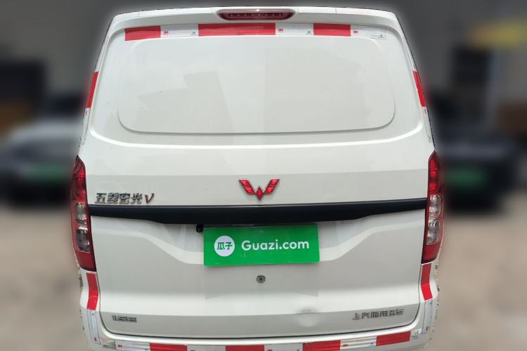 Used Wuling Hongguang V 2022 1.5L Jingqu Edition Enclosed-Window Vehicle with Hydraulic Power Steering LAR Rear