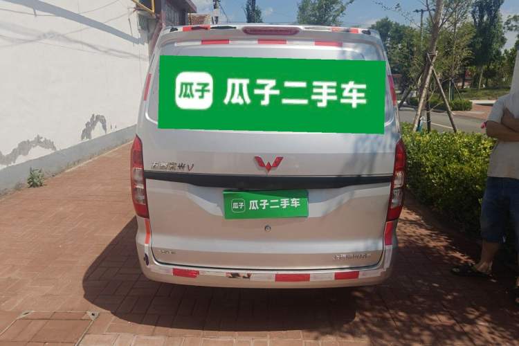 Used Wuling Hongguang V 2022 1.5L Jingqu Edition Enclosed-Window Vehicle with Electric Power Steering LAR Rear