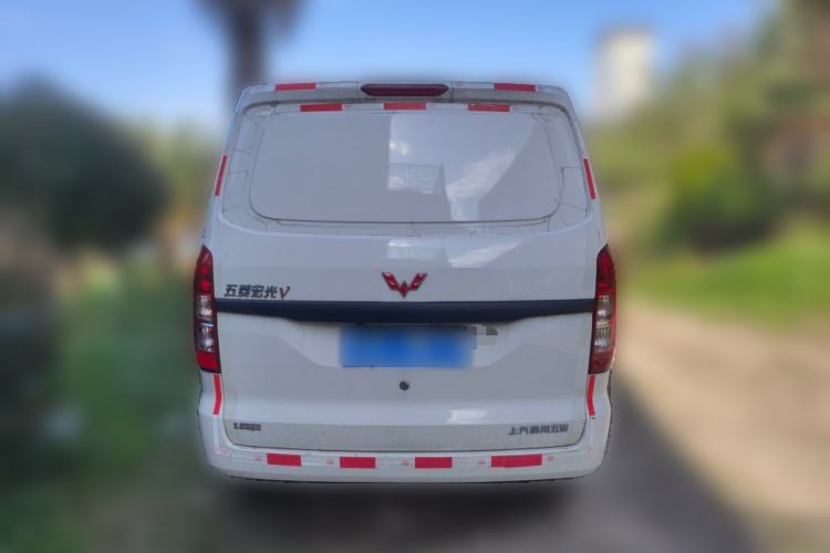 Used Wuling Hongguang V 2022 1.5L Jingqu Edition Enclosed-Window Vehicle with Hydraulic Power Steering LAR Rear