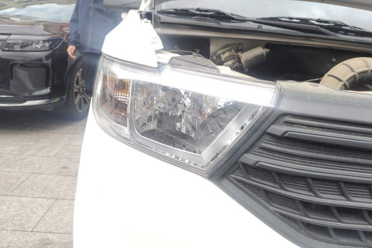 Used Wuling Hongguang V 2022 1.5L Enjoy Edition Hydraulic Power Steering LAR Right Front Headlight