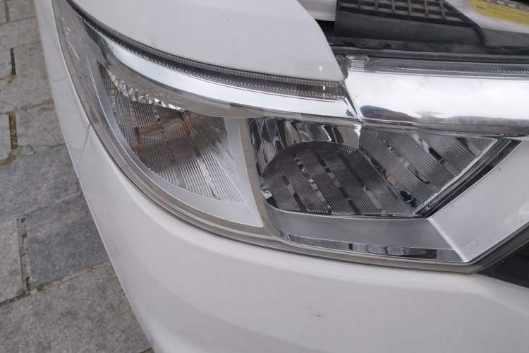 Used Wuling Hongguang V 2022 1.5L Jingqu Version Hydraulic Power Steering LAR Right Front Headlight