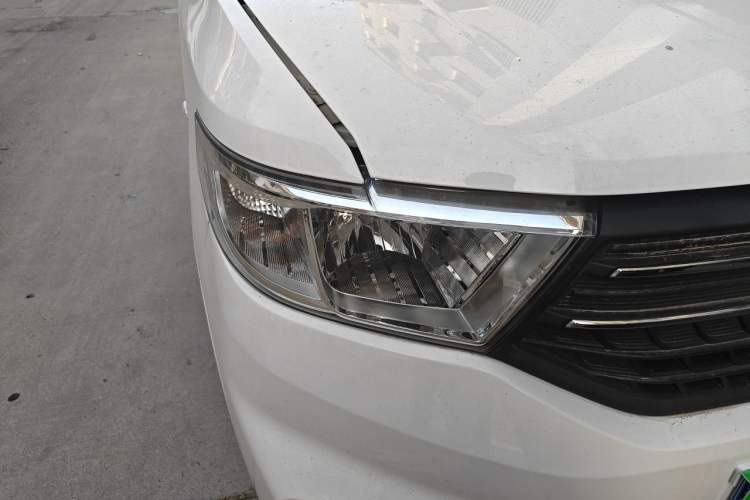 Used Wuling Hongguang V 2022 1.5L Enjoy Edition Electric-Powered LAR Right Front Headlight