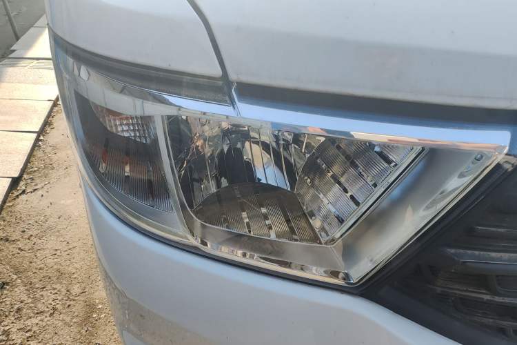 Used Wuling Hongguang V 2022 1.5L Jingqu Edition Electric-Assist LAR Right Front Headlight