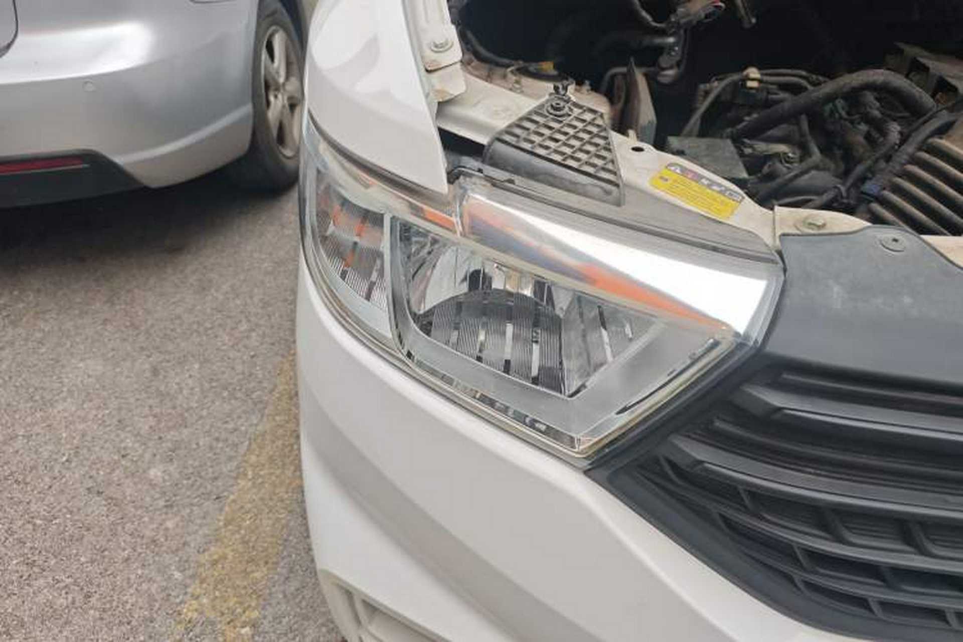 Used Wuling Hongguang V 2022 1.5L Jingqu Edition Electric-Assist LAR Right Front Headlight