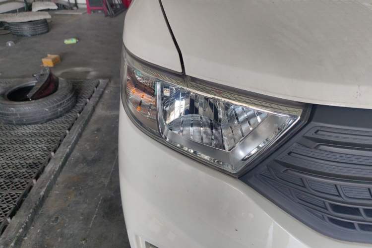 Used Wuling Hongguang V 2022 1.5L Jingqu Edition Electric-Assist LAR Right Front Headlight