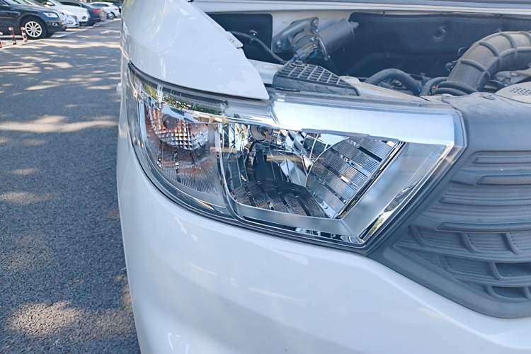 Used Wuling Hongguang V 2022 1.5L Jingqu Edition Electric-Assist LAR Right Front Headlight