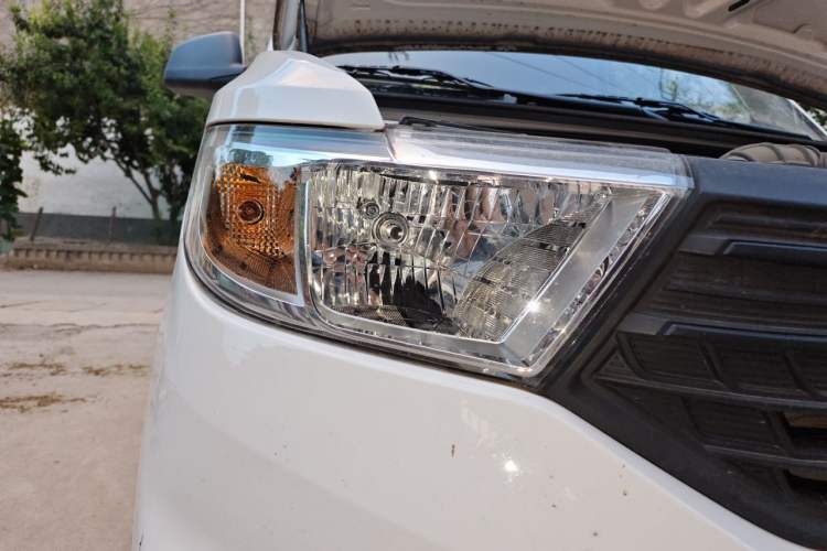 Used Wuling Hongguang V 2022 1.5L Jingqu Version Hydraulic Power Steering LAR Right Front Headlight
