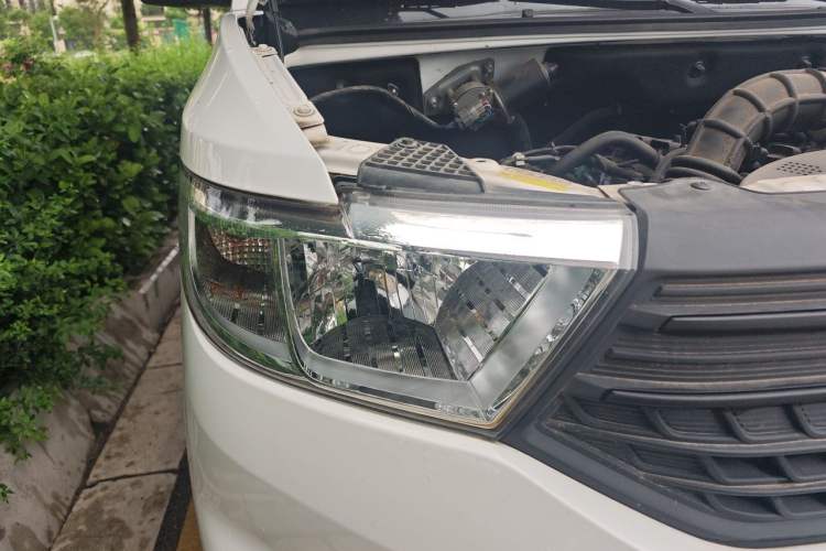 Used Wuling Hongguang V 2022 1.5L Jingqu Edition Electric-Assist LAR Right Front Headlight
