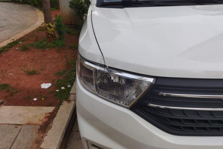 Used Wuling Hongguang V 2022 1.5L Enjoy Edition Electric-Powered LAR Right Front Headlight