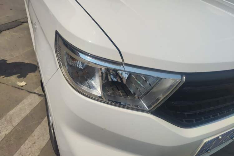 Used Wuling Hongguang V 2022 1.5L Jingqu Edition Electric-Assist LAR Right Front Headlight