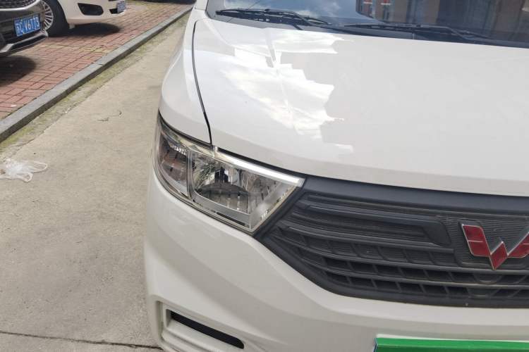 Used Wuling Hongguang V 2022 1.5L Jingqu Edition Electric-Assist LAR Right Front Headlight