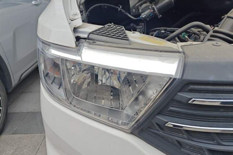 Used Wuling Hongguang V 2022 1.5L Enjoy Edition Electric-Powered LAR Right Front Headlight