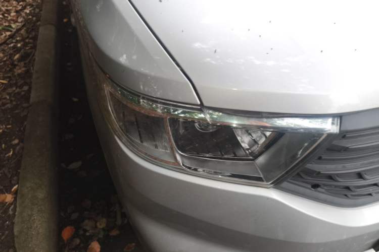 Used Wuling Hongguang V 2022 1.5L Jingqu Edition Electric-Assist LAR Right Front Headlight