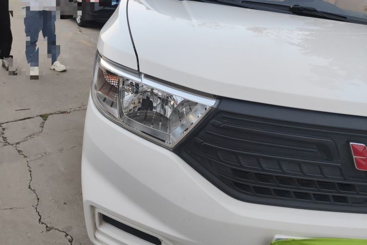 Used Wuling Hongguang V 2022 1.5L Jingqu Edition Electric-Assist LAR Right Front Headlight