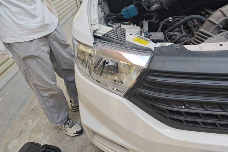 Used Wuling Hongguang V 2022 1.5L Jingqu Version Hydraulic Power Steering LAR Right Front Headlight