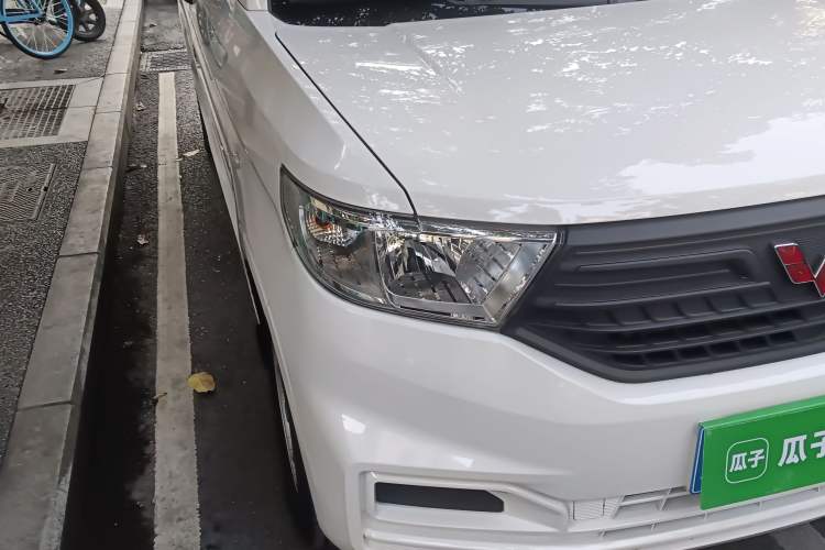 Used Wuling Hongguang V 2022 1.5L Jingqu Edition Electric-Assist LAR Right Front Headlight