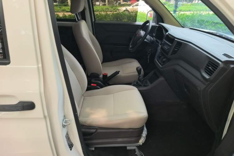 Used Wuling Hongguang V 2022 1.5L Jingqu Edition Electric-Assist LAR Right Front Seat