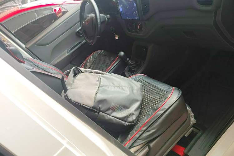 Used Wuling Hongguang V 2022 1.5L Jingqu Version Hydraulic Power Steering LAR Right Front Seat