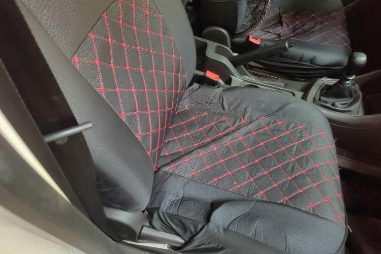Used Wuling Hongguang V 2022 1.5L Jingqu Edition Enclosed-Window Vehicle with Electric Power Steering LAR Right Front Seat