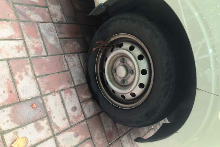 Used Wuling Hongguang V 2022 1.5L Jingqu Version Hydraulic Power Steering LAR Right Front Wheel Hub